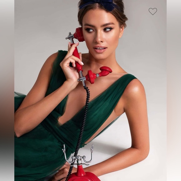 Evening tulle gown with plunging neck, Milla Emerald Green - Picture 4 of 12